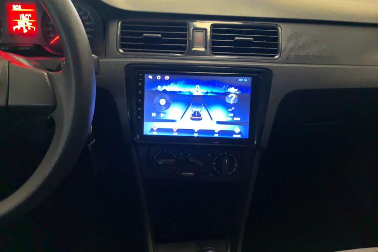 Used Volkswagen Santana 2015 1.6L Manual Fashion Edition Audio And AC Panel