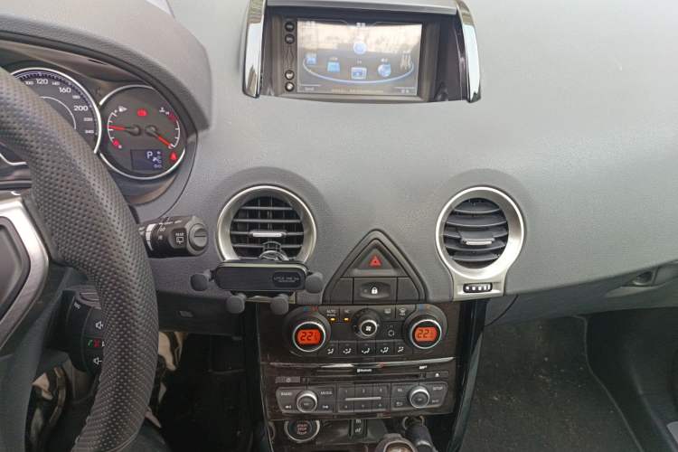 Used Renault Koleos 2014 2.0L Two-Wheel Drive Comfort Edition