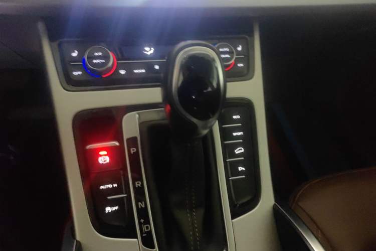 Used Geely Auto Emgrand X7 Sport 2016 1.8TD Automatic ZhiZun Version
