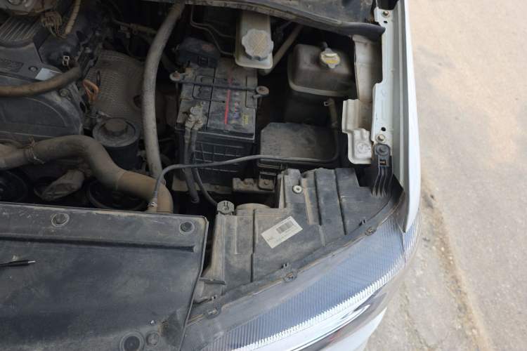Used JAC Refine M4 2016 2.0L Manual Luxury Version Engine Bay Left