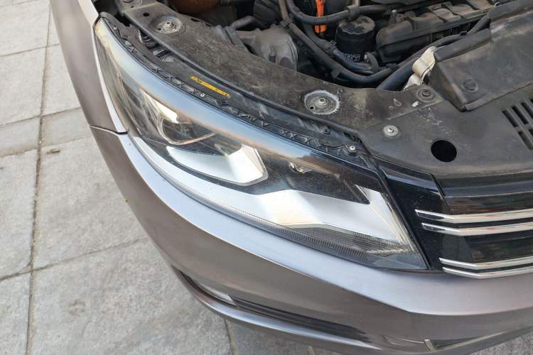 Used Volkswagen Tiguan 2013 1.8 TSI Automatic Two-Wheel Drive Comfort Edition Right Front Headlight