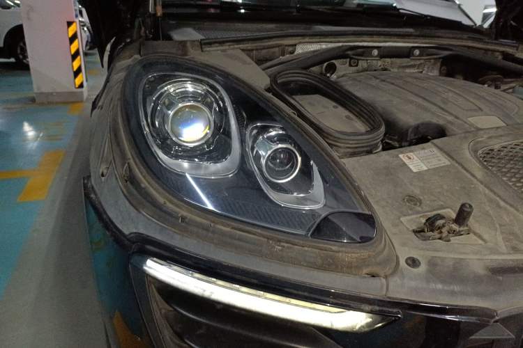 Used Porsche Macan 2014 Macan 2.0T Right Front Headlight