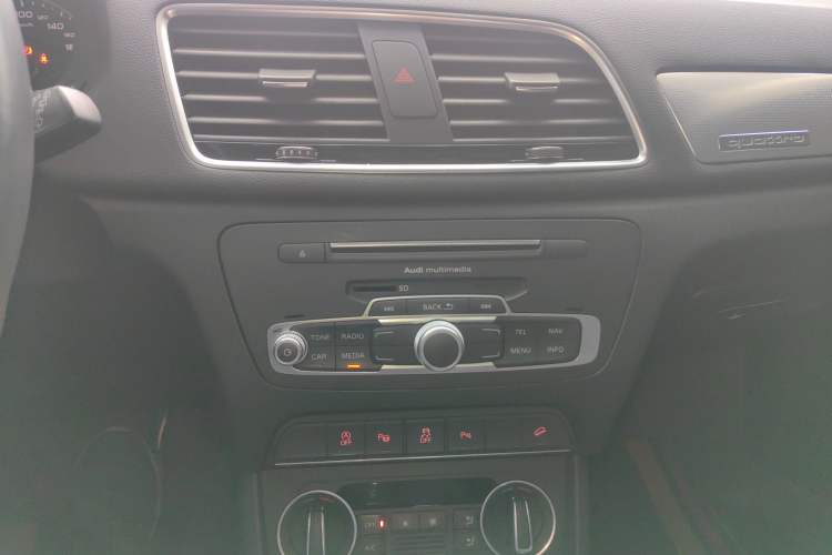 Used Audi Q3 2016 35 TFSI quattro all-wheel-drive style model
