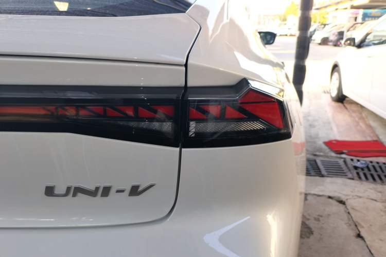 Used Changan UNI-V iDD 2024 Blue Whale Smart Electric iDD 136km Luxury Model