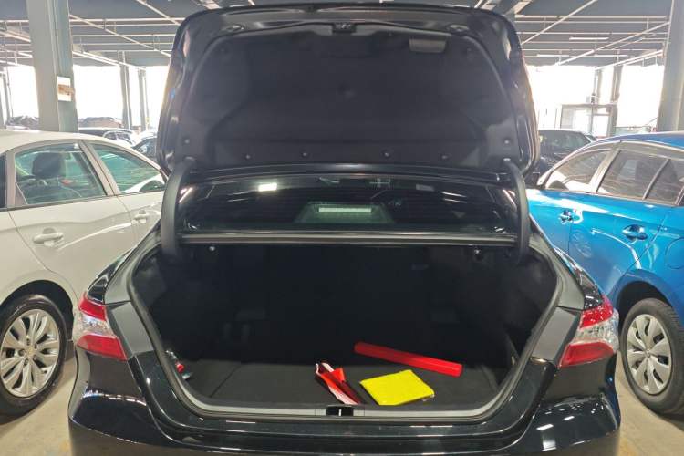 Used Toyota Camry 2023 2.0G Luxury Edition