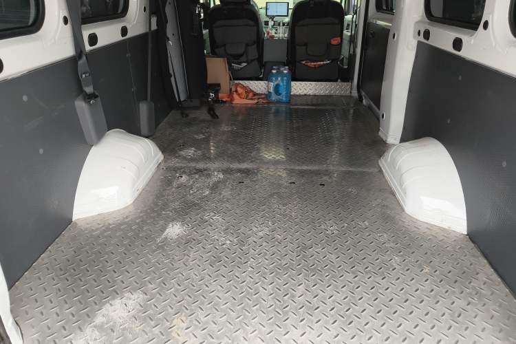 Used Wuling Yangguang 2024 300KM Comfort Version Passenger Van 75kW