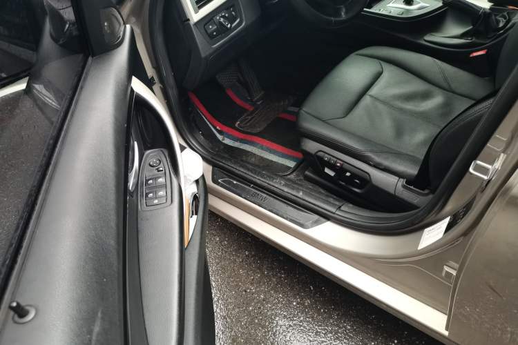 Used BMW 3 Series 2015 320i Active Edition
