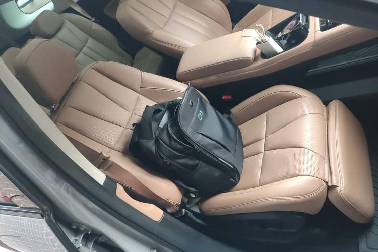 Used Nio ES8 2018 355 km Base Version 7-Seater Edition Right Front Seat