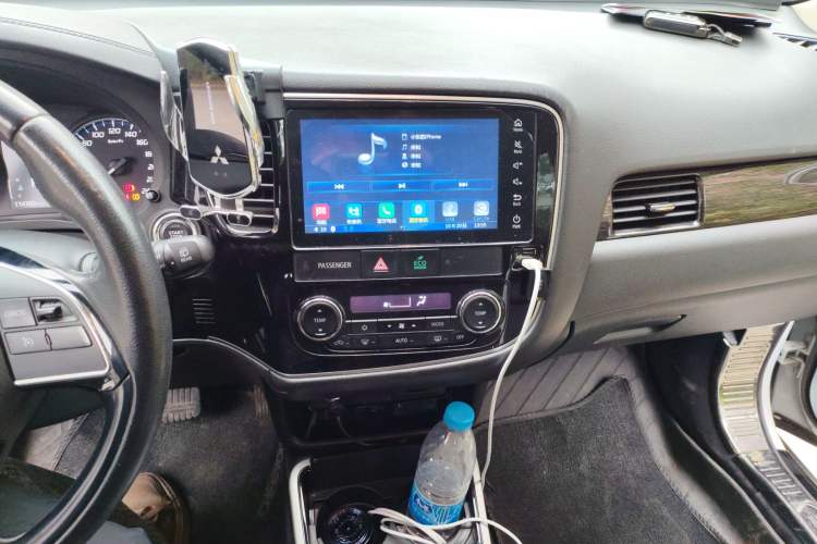 Used Mitsubishi Outlander 2019 2.0L Two-Wheel Drive Comfort Edition 5 Seats China VI Standard
