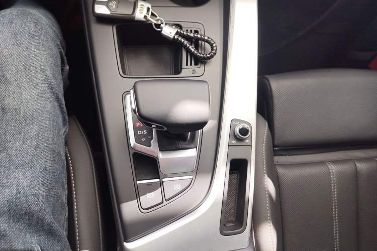 Used Audi A4L 2020 40 TFSI Luxury Dynamic Model
