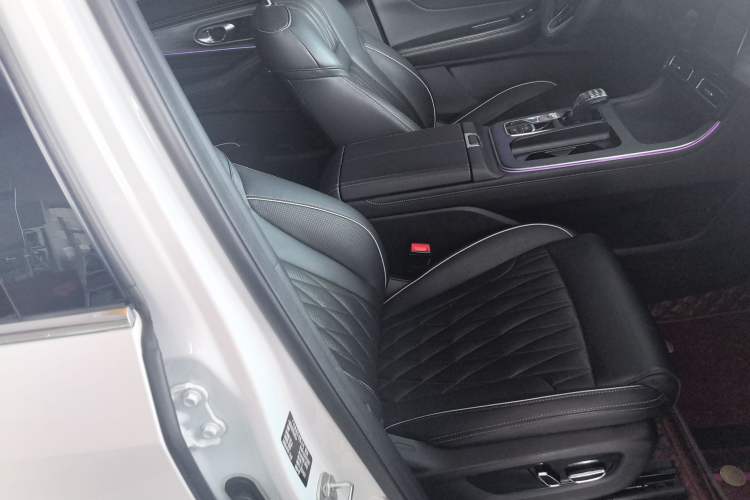 Used GAC Trumpchi GS8 2022 Linghang Series 2.0 TGDI Two-Wheel-Drive Luxury Smart Connectivity Version (7 Seats)
