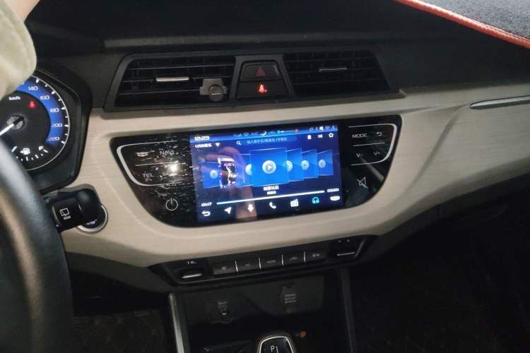 Used Geely Auto Vision X3 2020 1.5L CVT Luxury Model Audio And AC Panel