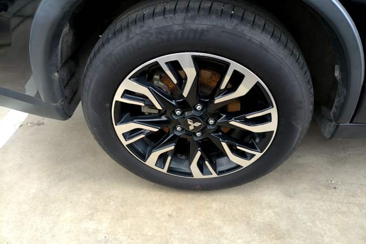 Used Mitsubishi Outlander 2020 2.4L 4x4 Prestige Edition 7-Seater Right Rear Wheel Hub