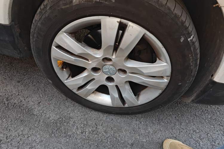 Used Peugeot 3008 2013 1.6THP Automatic Prestige Edition Right Front Wheel Hub