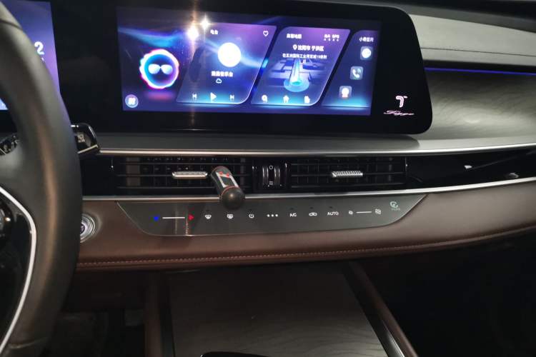 Used Chery Tiggo 8 PRO 2022 290T Two-Wheel Drive Haohan Edition 5 Seats Audio And AC Panel