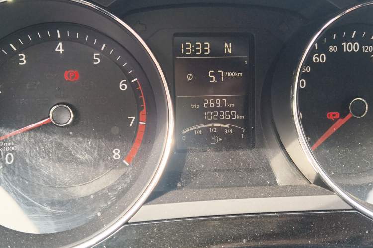 Used Volkswagen Sagitar 2018 1.6L Automatic Comfort Model Odometer Close Up