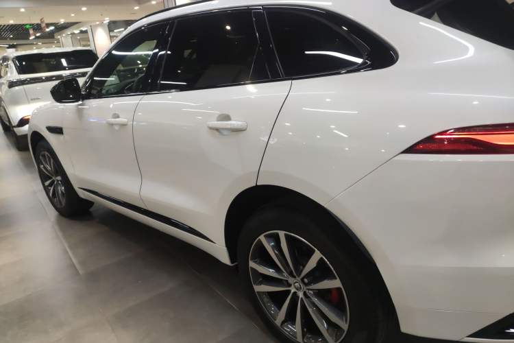 Used Jaguar F-PACE 2024 P250 R-Dynamic SE