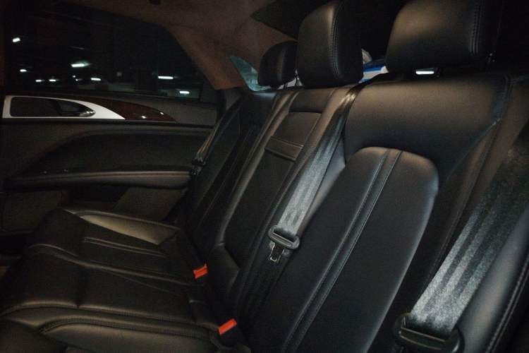 Used Lincoln MKZ 2018 2.0T Premium Edition Left Rear Seat