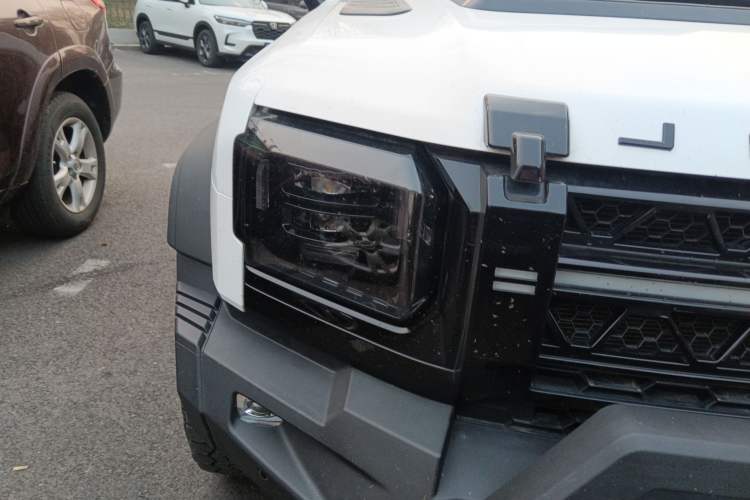 Used JETOUR Traveler 2024 2.0T All-Wheel-Drive Silver Dragon Wings