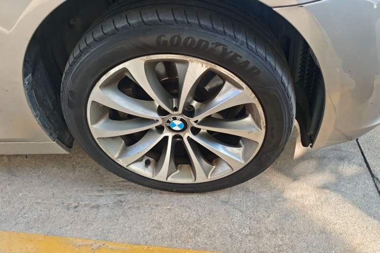 Used BMW 5 Series 2013 525Li Leading Model
