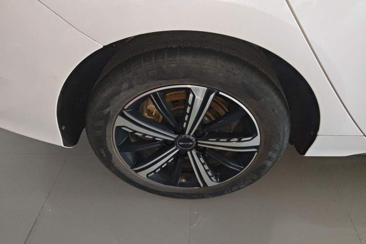 Used BYD Destroyer 05 2022 DM-i 55KM Prestige Model Right Rear Wheel Hub