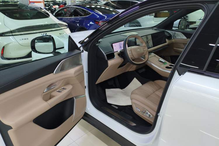 Used XPeng G9 2025 625 Long-Range Max Driver Seat