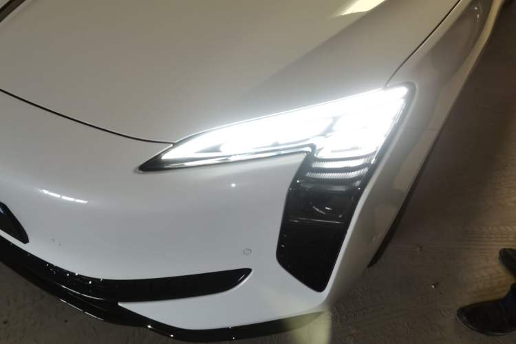 Used Hongqi EH7 2025 600 Smart Selection Edition
