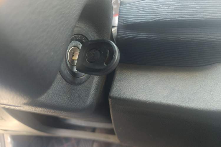 Used FORTHING Lingzhi 2023 M5L 1.6L Base Model 5 Seats Vehicle Key