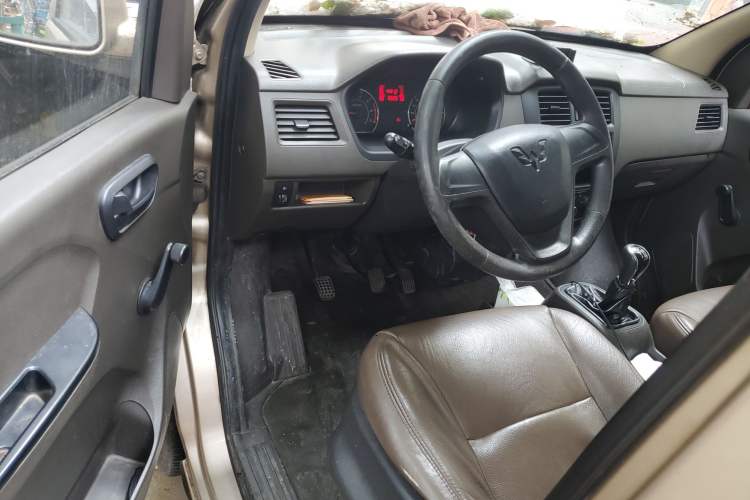 Used Wuling Rongguang 2014 1.2L S Base Model
