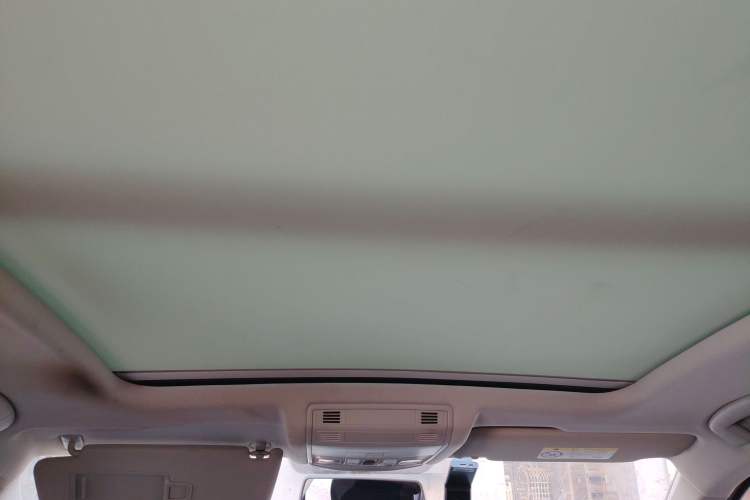 Used Volkswagen T-ROC 2019 230TSI DSG Two-Wheel-Drive Advanced Version China VI Standard Headliner