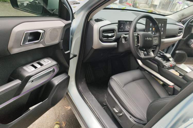 Used Formula Leopard Titanium 3 2025 501 km All-Wheel Drive Intelligent Driving Max Edition
