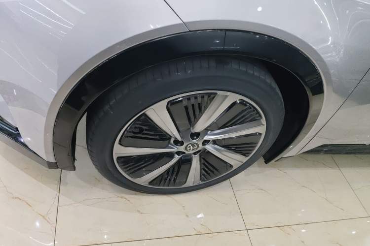 Used Toyota bZ5 2025 Model 550 PRO Left Front Wheel Hub