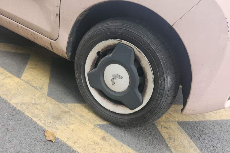 Used Wuling Hongguang MINIEV 2022 Macaron Premium Model – Lithium Iron Phosphate Right Front Wheel Hub