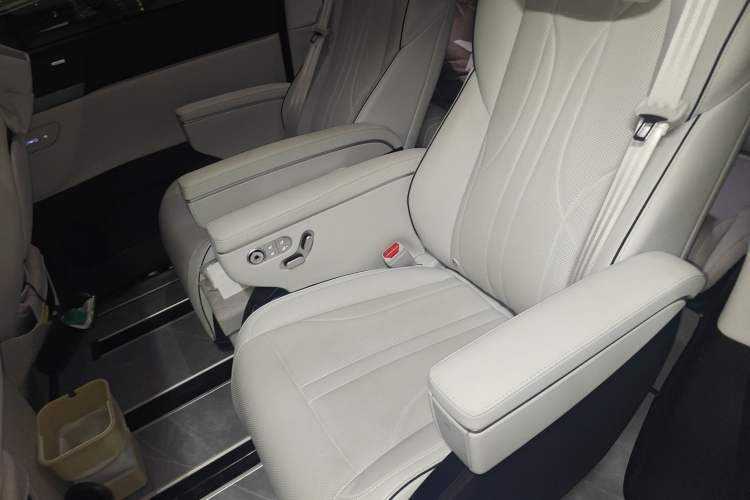 Used XPeng X9 2024 702 Ultra-Long Range Max