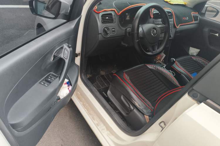 Used Volkswagen Polo 2016 1.4L Manual Fashion Model Driver Seat