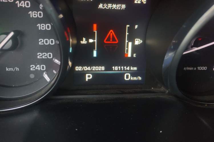 Used Land Rover Discovery Sport 2016 2.0T SE Odometer Close Up