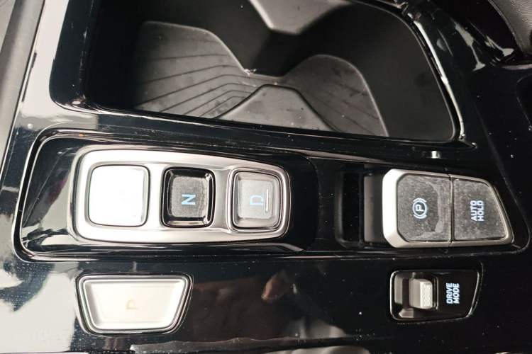 Used Hyundai Custo 2024 270TGDi LUX Prestige Edition Gear Lever