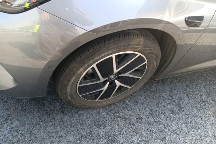 Used BYD Qin L 2025 DM-i Smart Drive 120KM Leading Model
