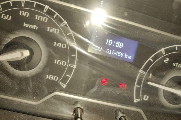 Used SAIC MAXUS Xintu V80 2023 2.0T Manual Classic Aoyuntong Short Wheelbase Mid-Roof 5/6-Seater
