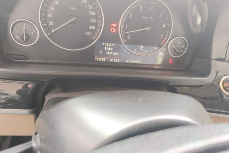 Used BMW 5 Series 2011 520Li Elegant Model Odometer Close Up