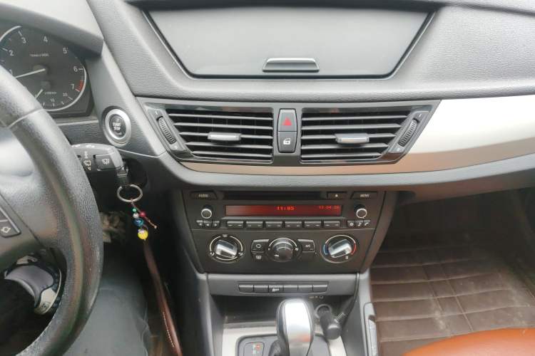 Used BMW X1 2013 sDrive18i Fashion Model Audio And AC Panel