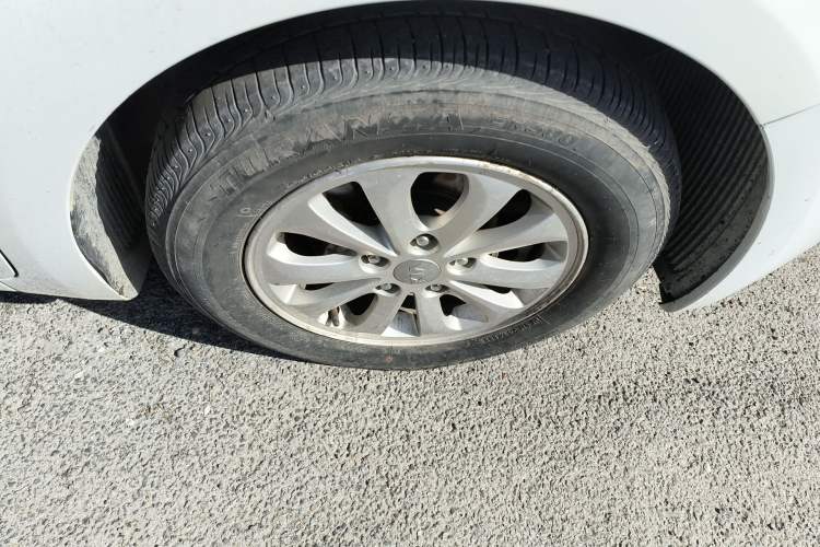 Used Kia K3 2015 1.6L Manual GL Right Front Wheel Hub