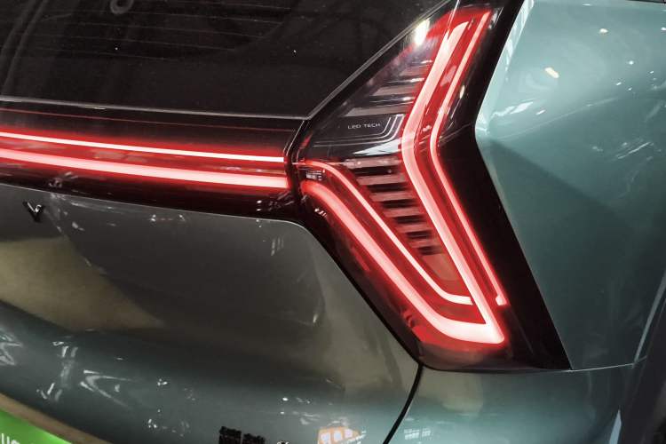 Used Geely Auto FX11 2025 4th Generation 1.5TD DCT Jinxiu Exterior 3