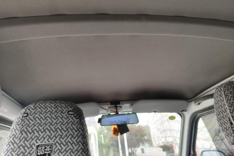 Used Wuling Rongguang EV 2022 Base Model Enclosed-Window Vehicle with 5 Seats Powered by Penghui Battery