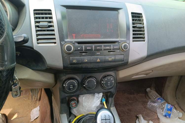 Used Land X8 2012 Explorer Edition 2.0T Diesel 4x2 Luxury Model