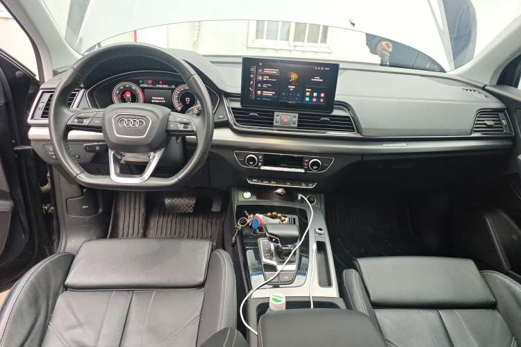 Used Audi Q5L 2022 40T Fashionable and Dynamic Model Center Console