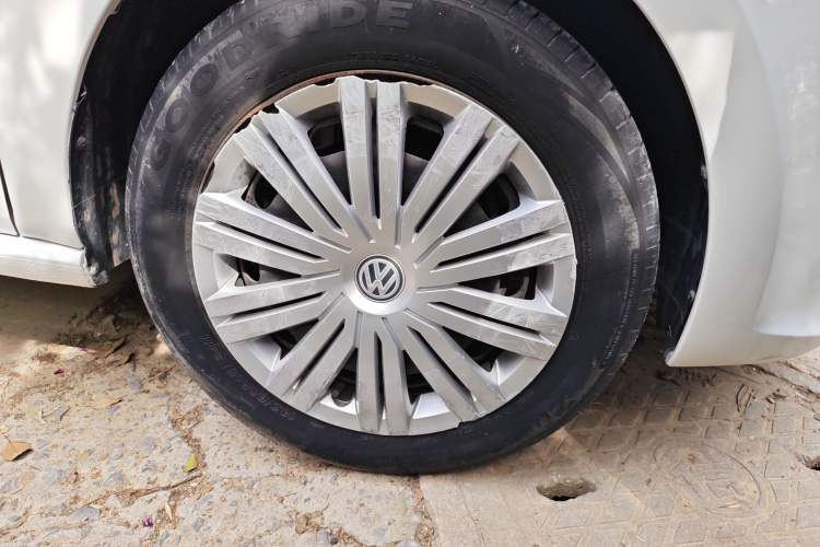 Used Volkswagen Polo 2016 1.6L Automatic Comfort Model Right Front Wheel Hub