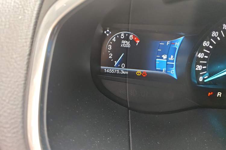 Used Ford Edge 2015 2.0T GTDi Two-Wheel-Drive High-Line Version