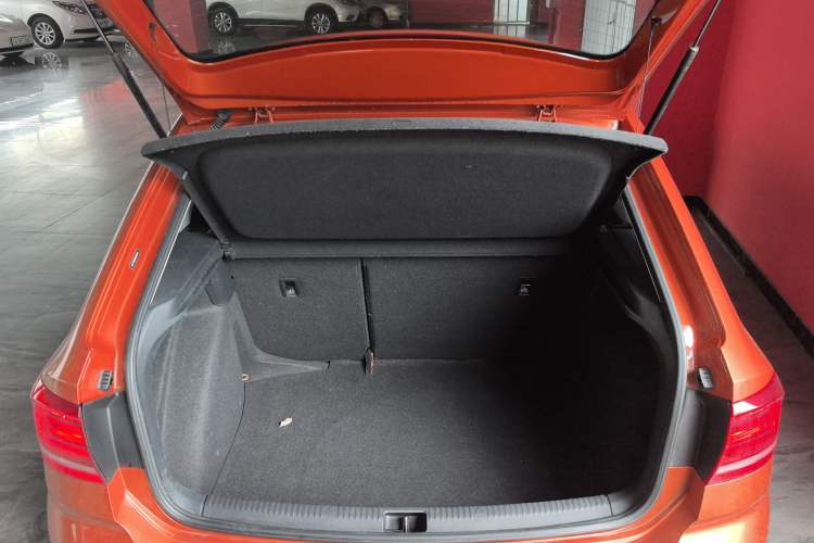 Used Volkswagen Santana 2015 Haval H6 1.6L Automatic Comfort Model Trunk