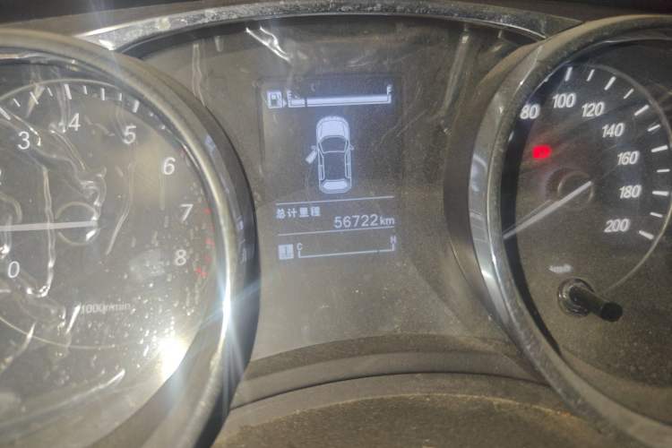 Used Baojun 730 2016 1.5L Manual Comfort Version 7 Seats China V Emission Standard Odometer Close Up